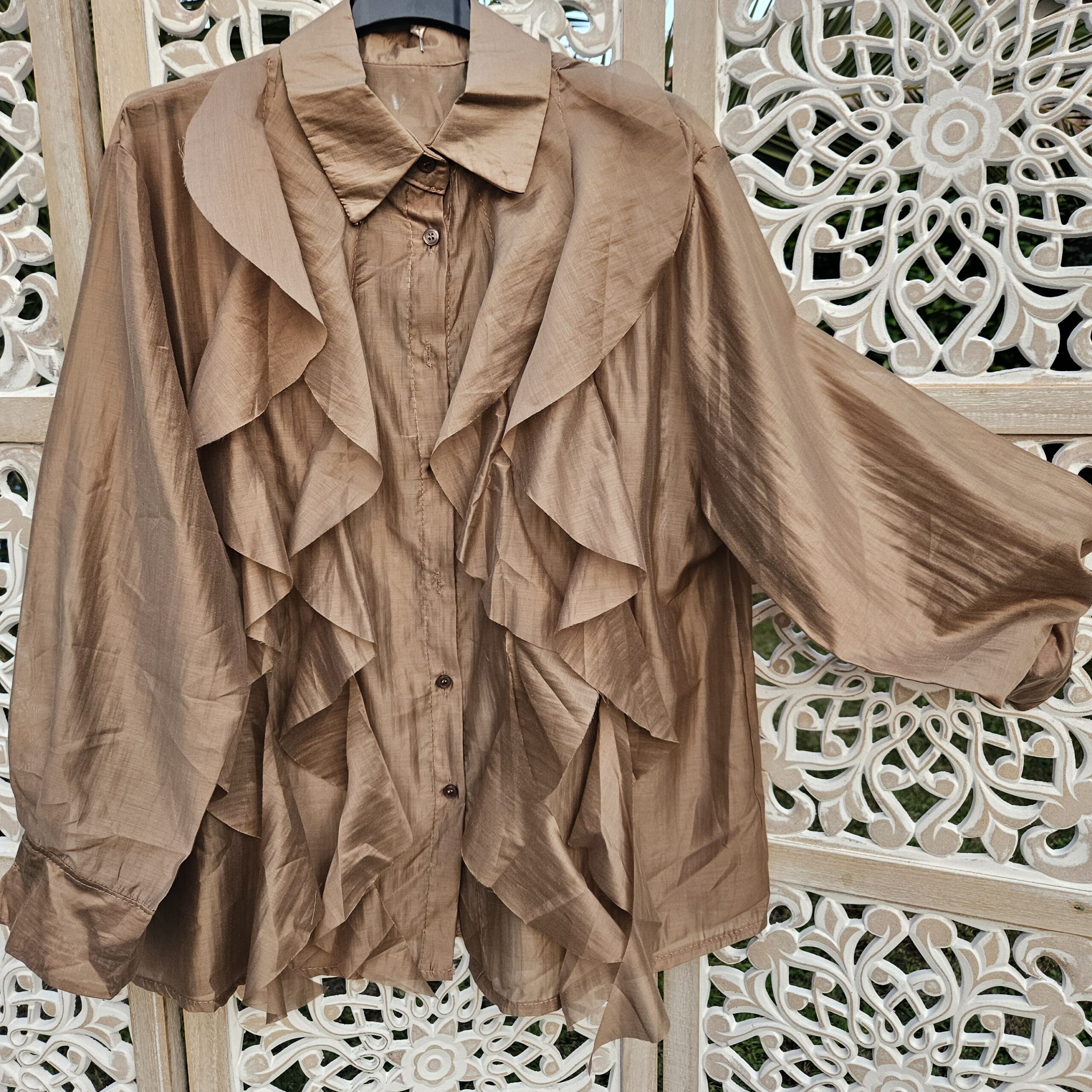 Chemise camel avec volants