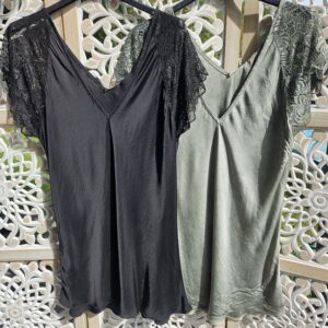 Top dentelle aux manches