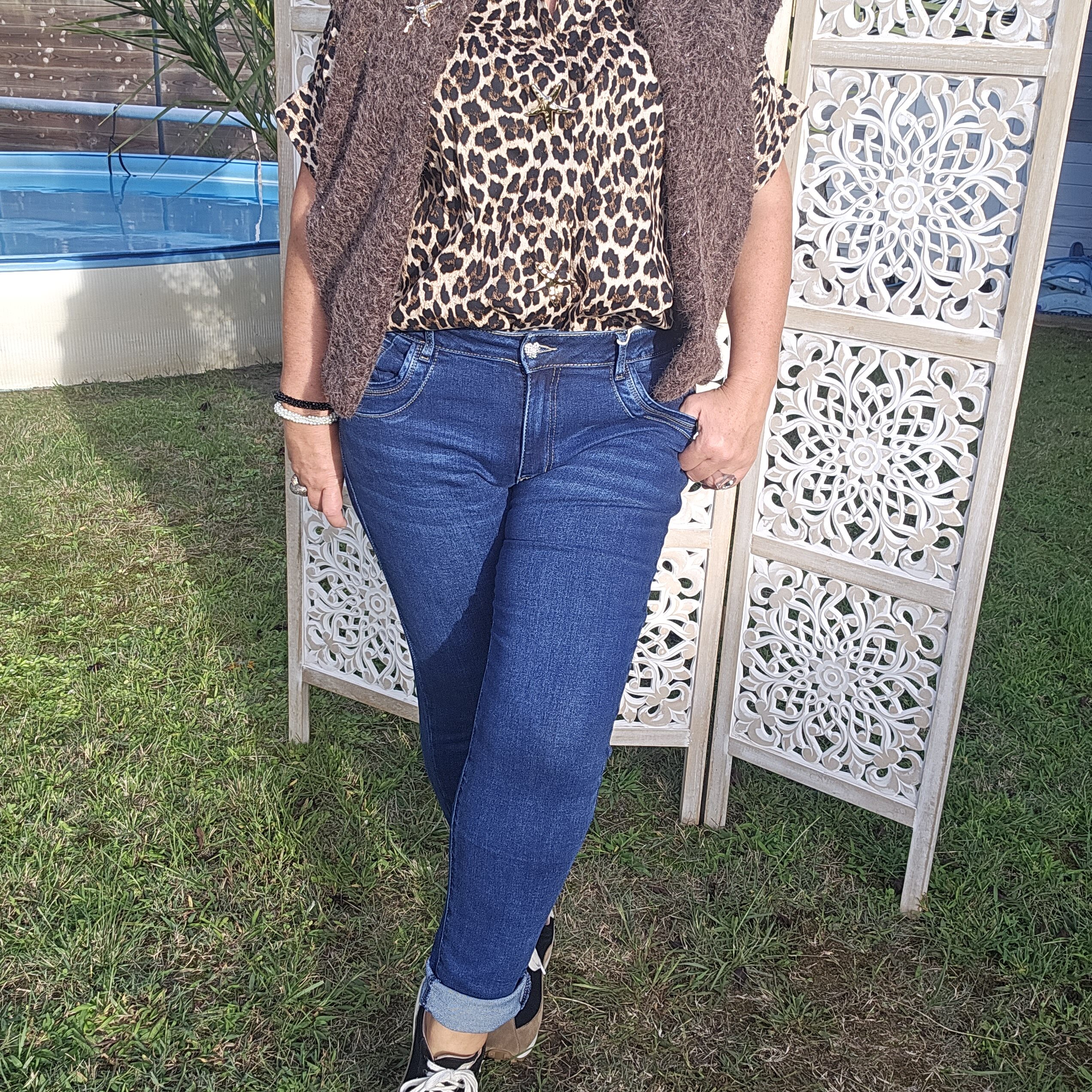 Jean's bleu foncé un bouton cœur brillant – Image 10