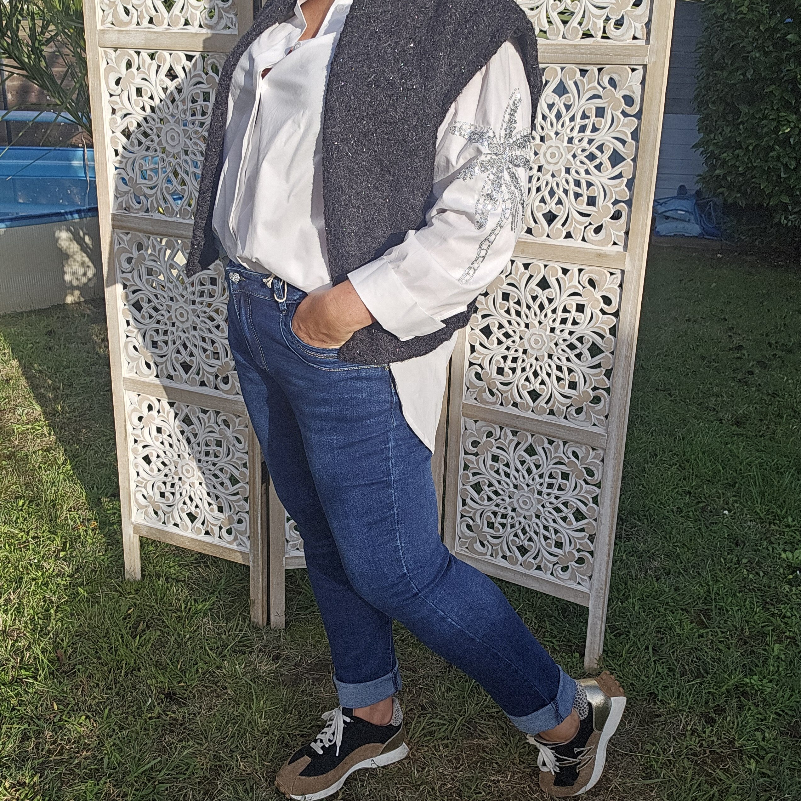 Jean's bleu foncé un bouton cœur brillant – Image 5