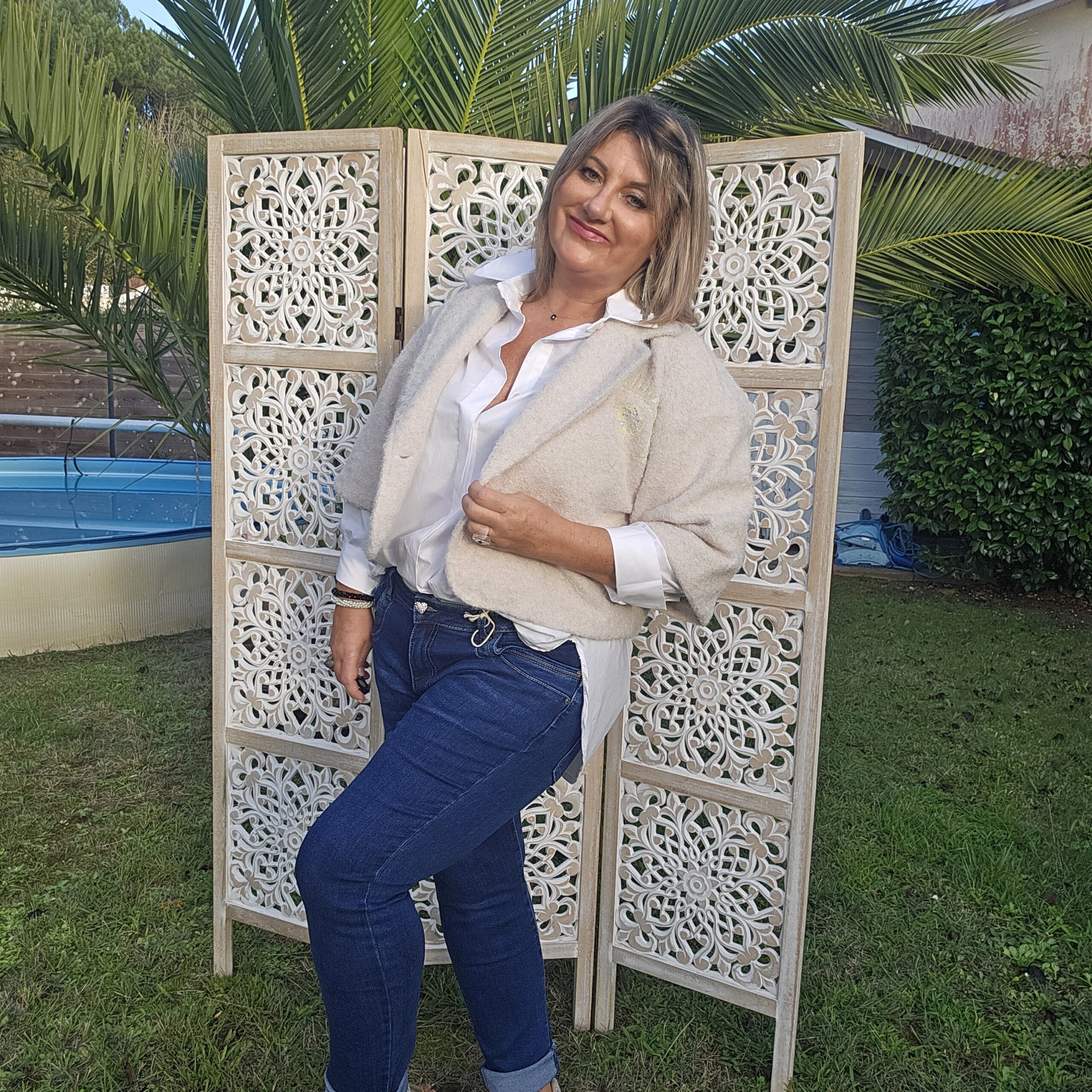 Jean's bleu foncé un bouton cœur brillant – Image 2