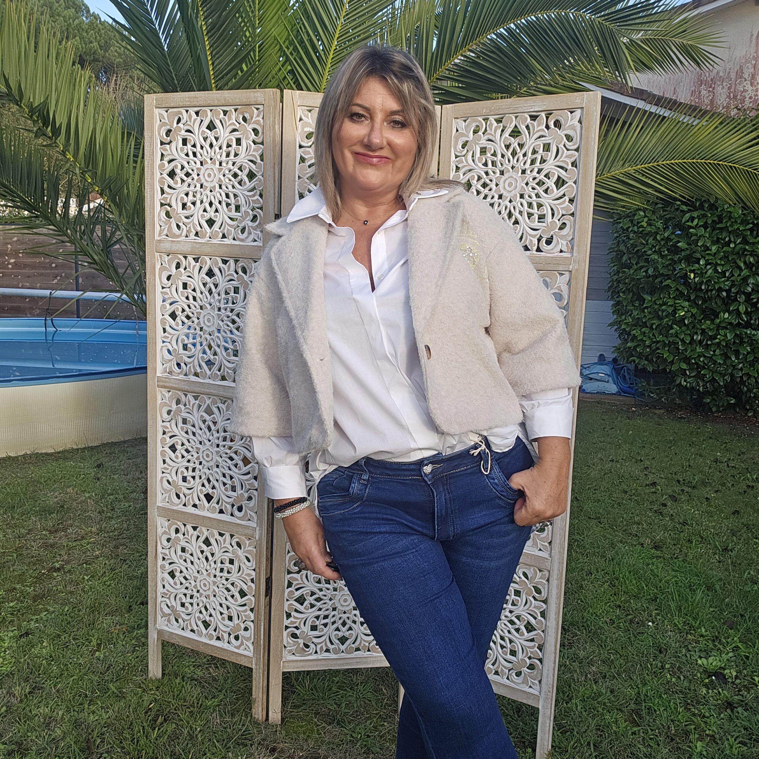 Jean's bleu foncé un bouton cœur brillant – Image 3