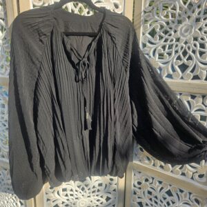 Blouse noire plissée