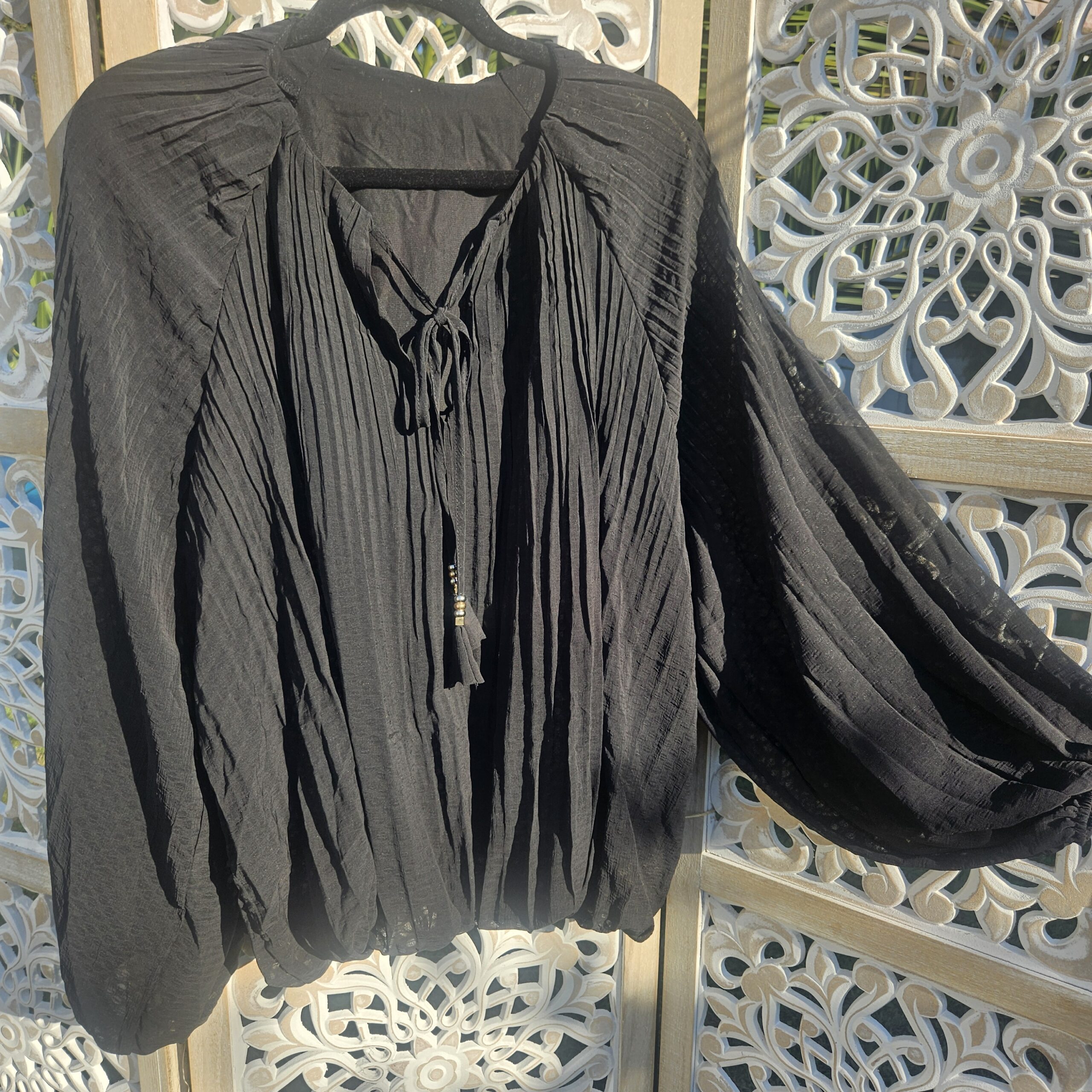 Blouse noire plissée