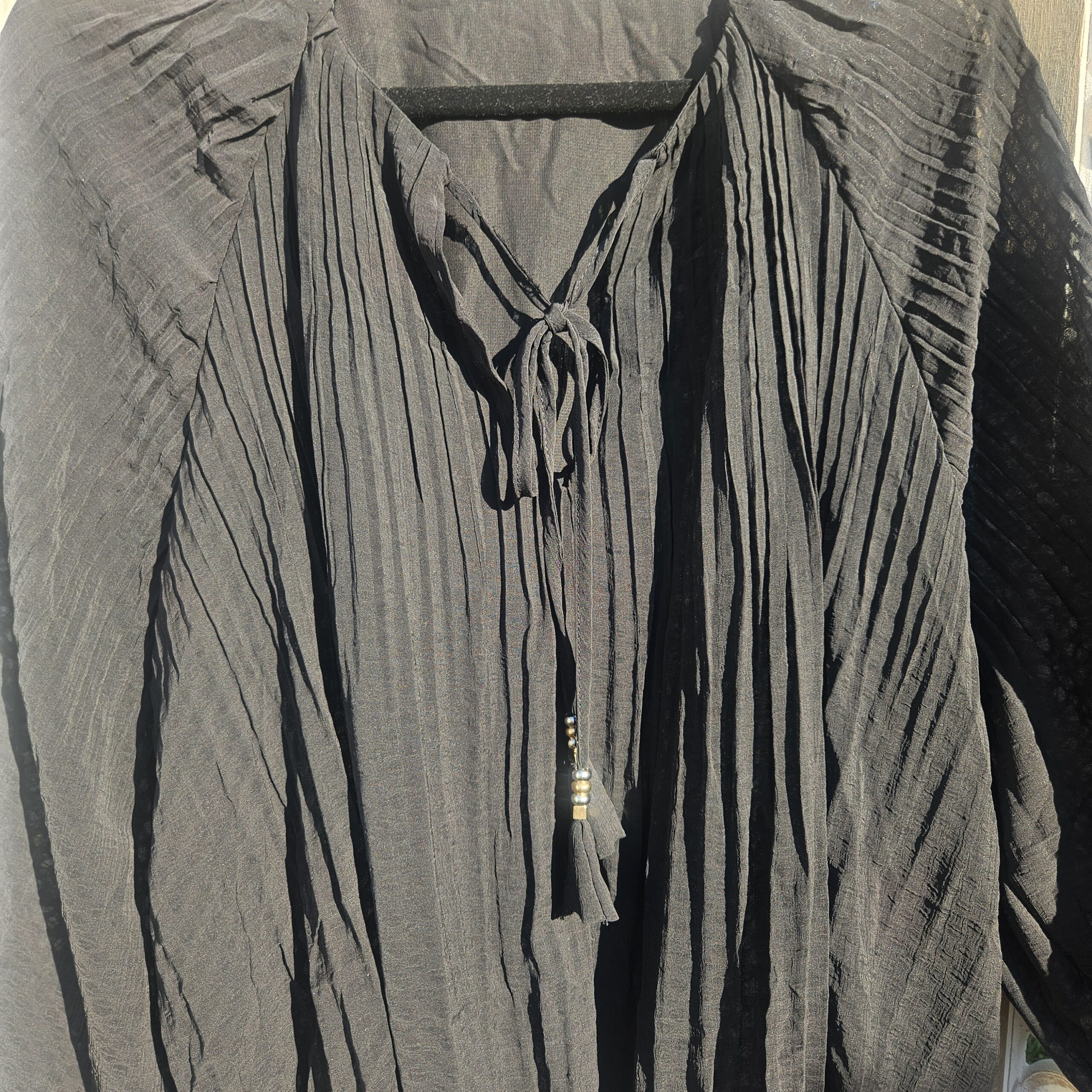 Blouse noire plissée – Image 15
