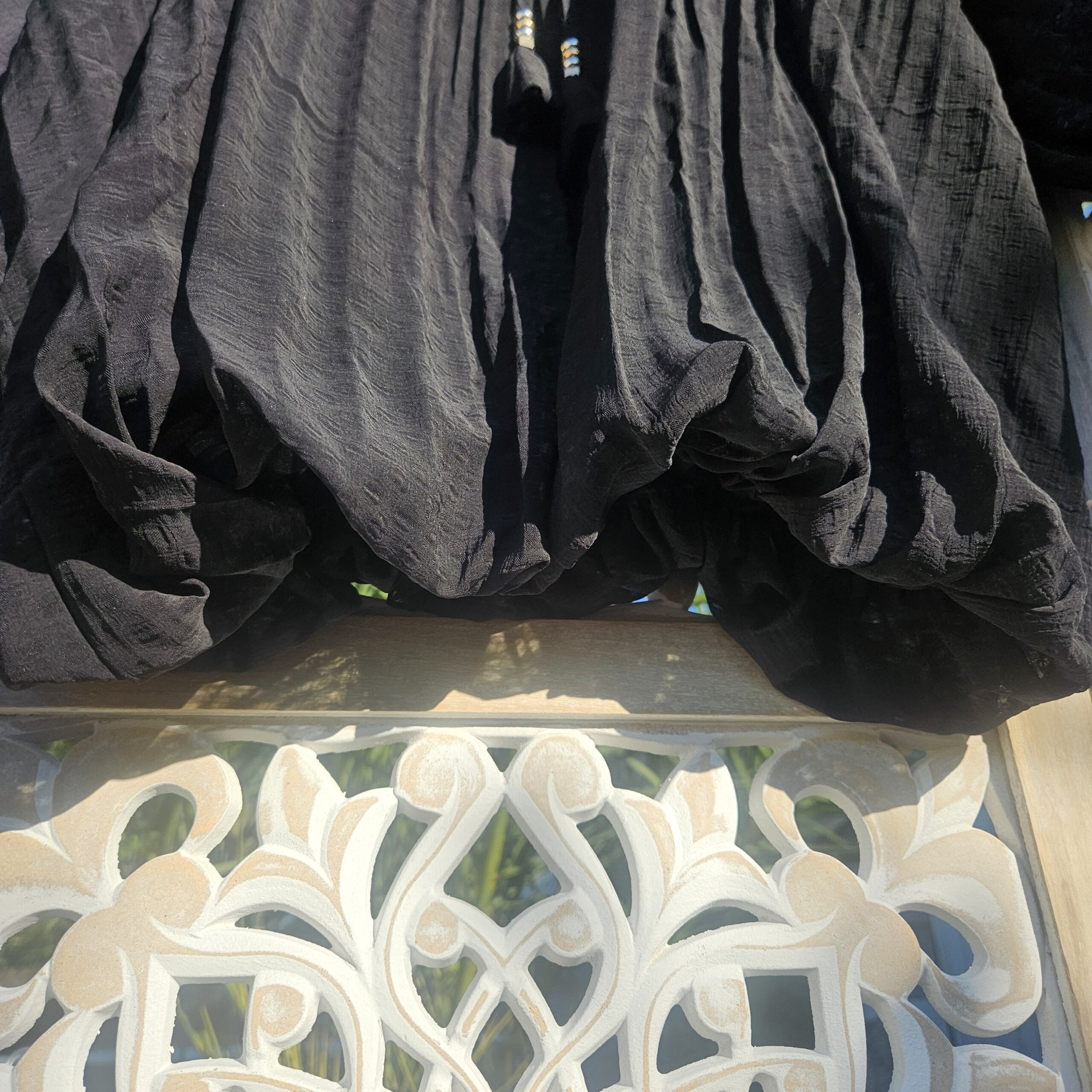 Blouse noire plissée – Image 17