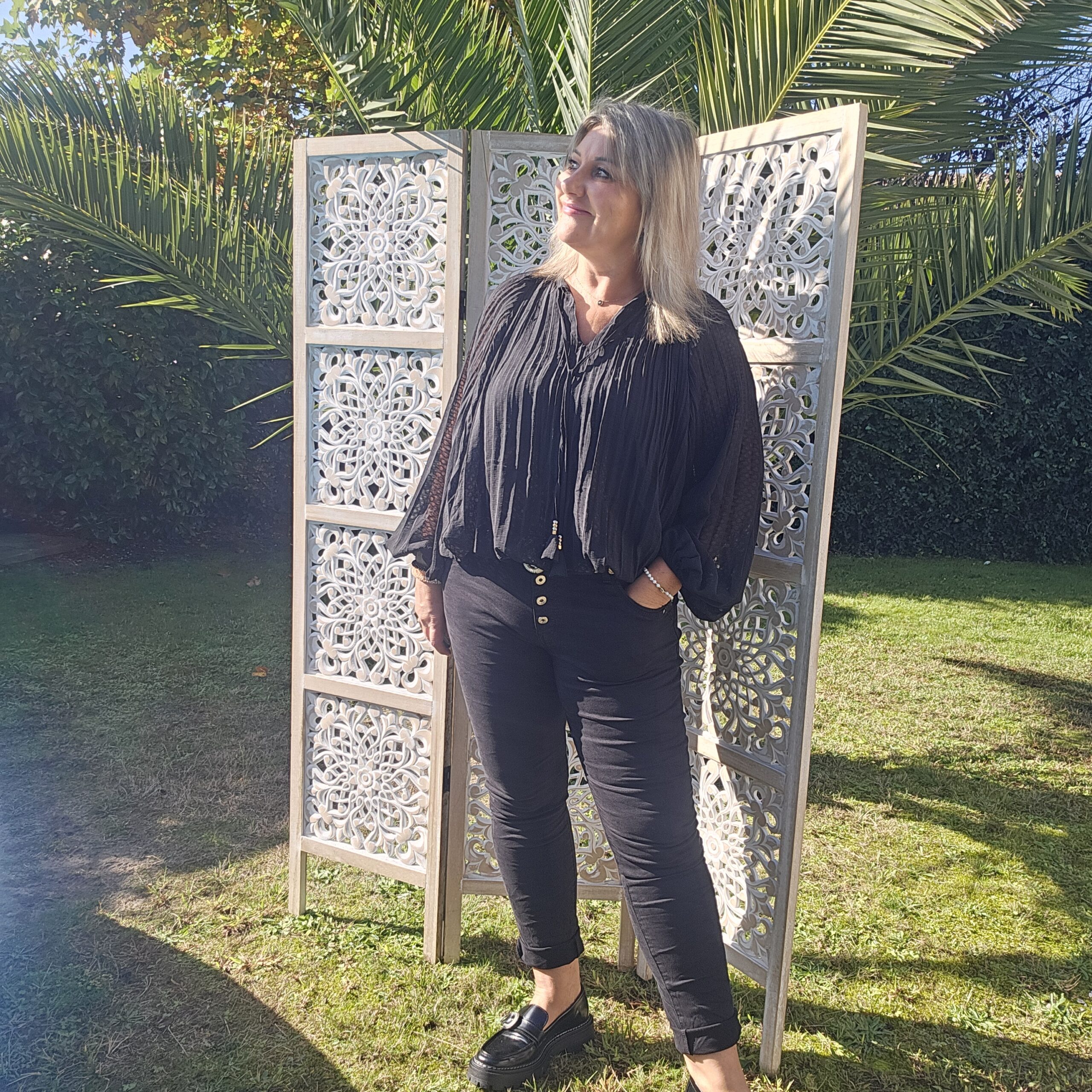 Blouse noire plissée – Image 2