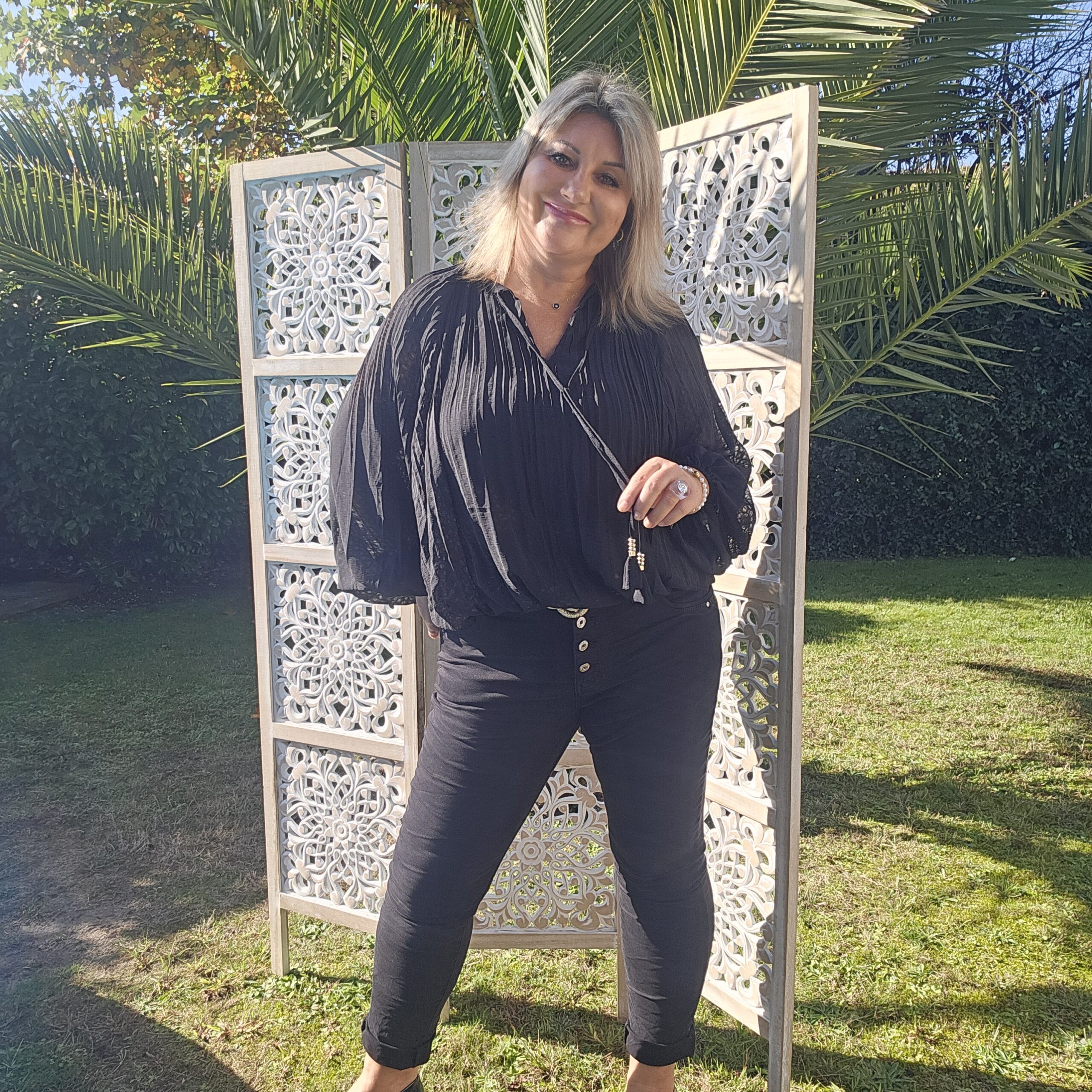 Blouse noire plissée – Image 3