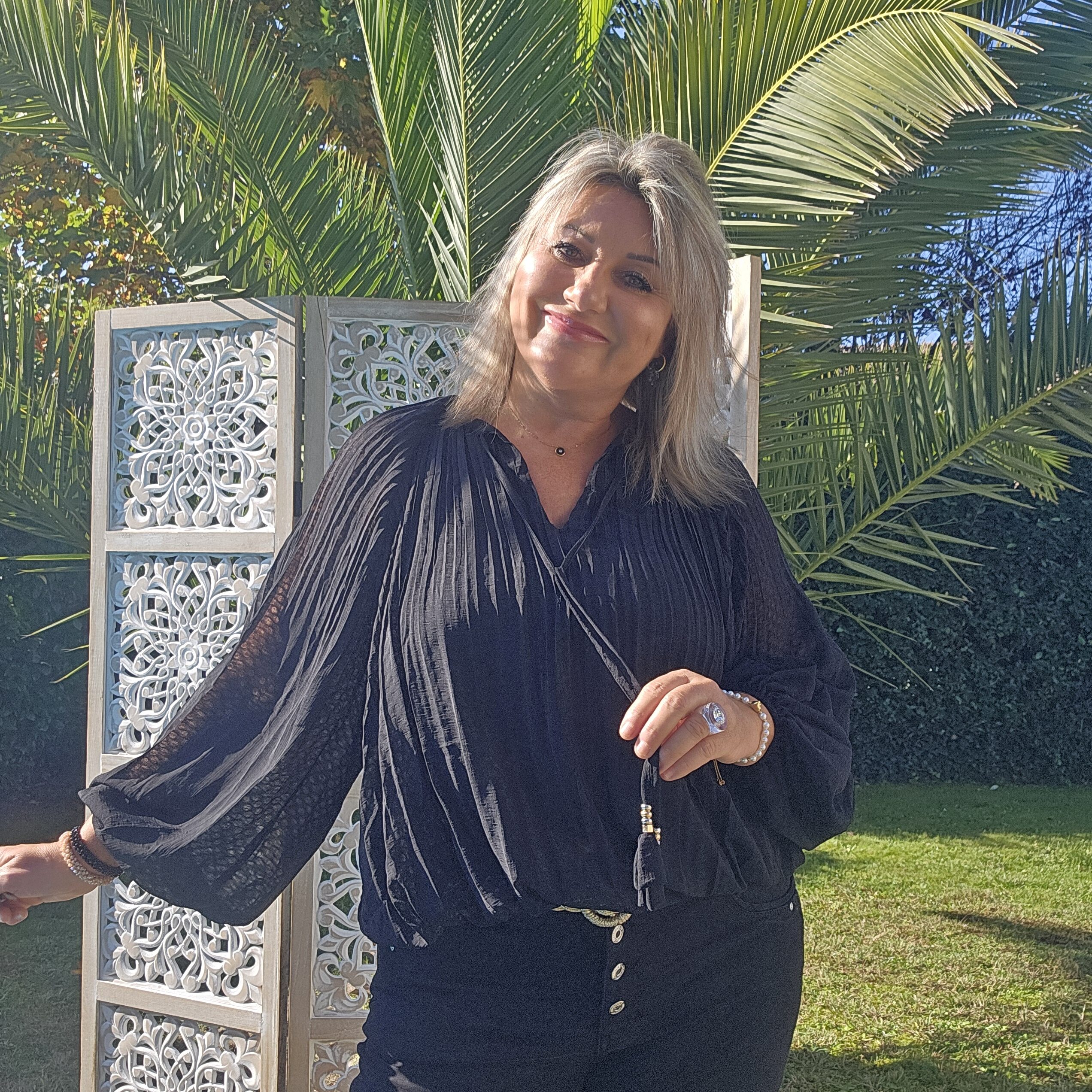 Blouse noire plissée – Image 4