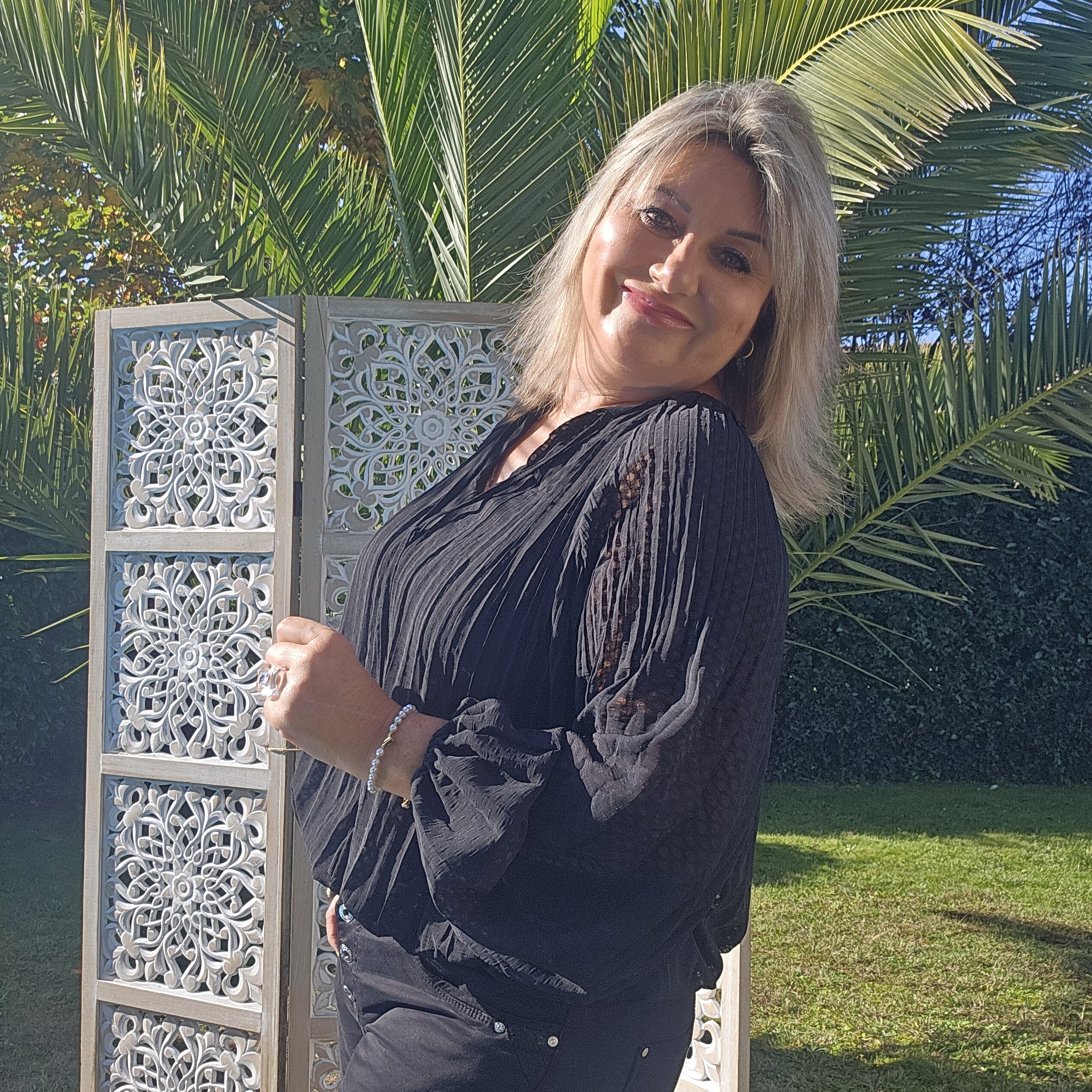 Blouse noire plissée – Image 5