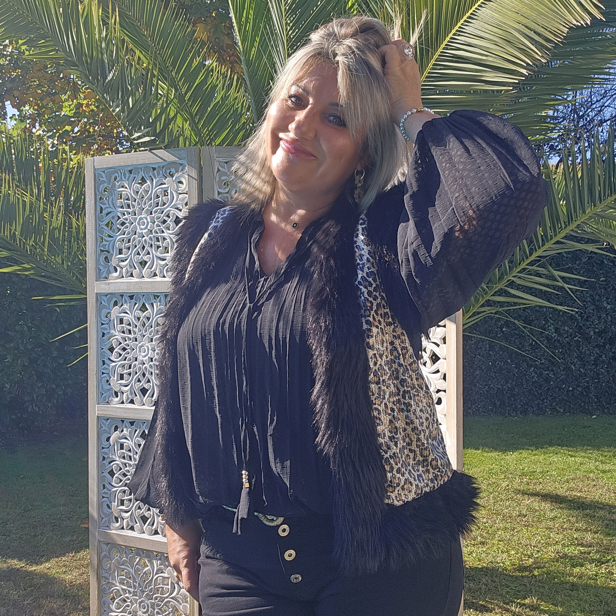 Blouse noire plissée – Image 13