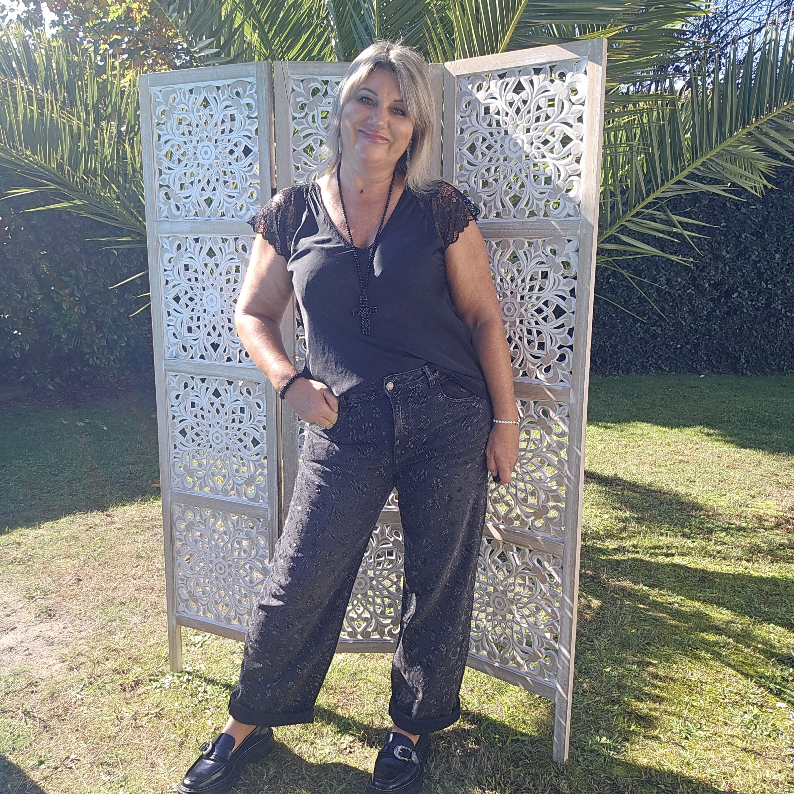 Jean's noir délavé avec strass – Image 14