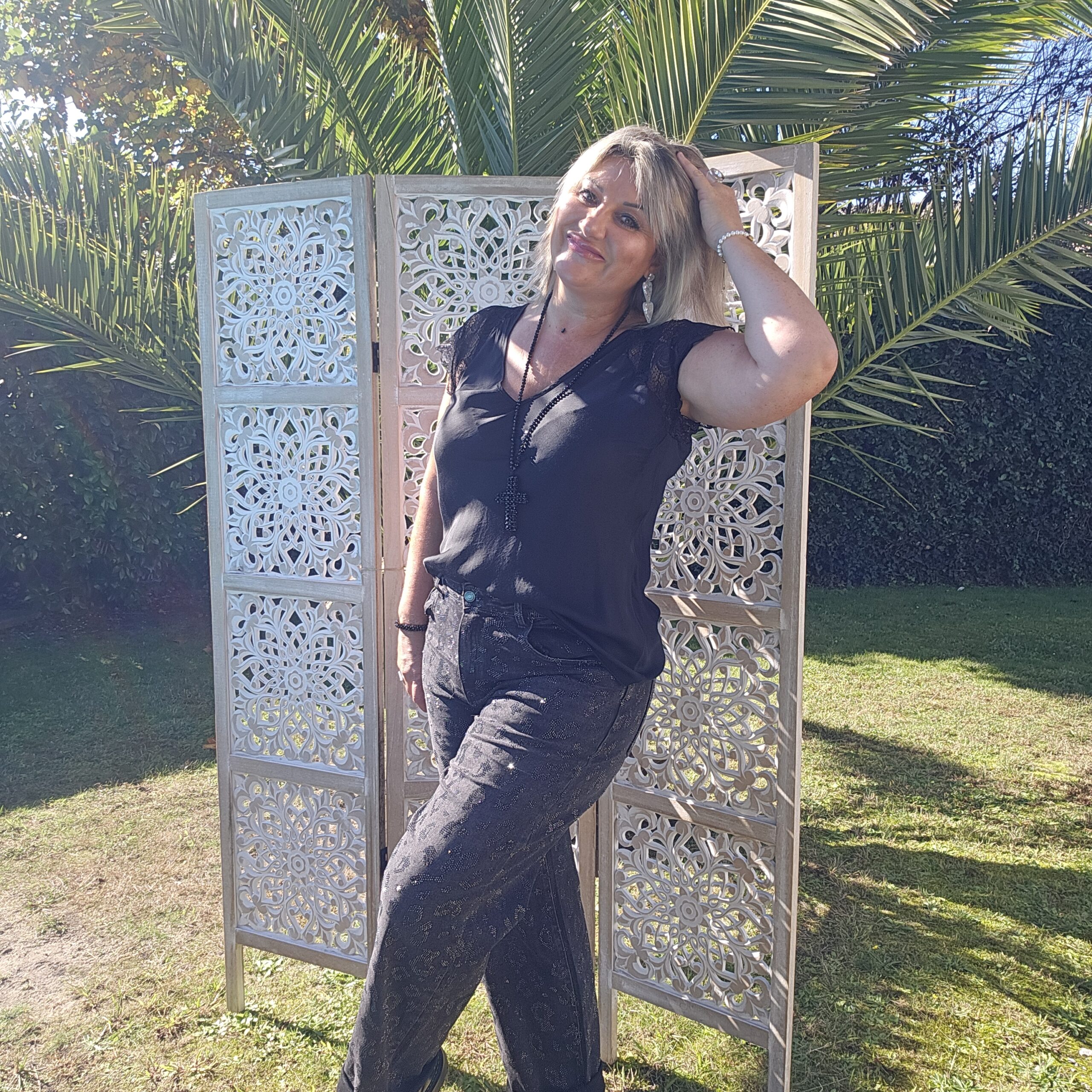 Jean's noir délavé avec strass – Image 15