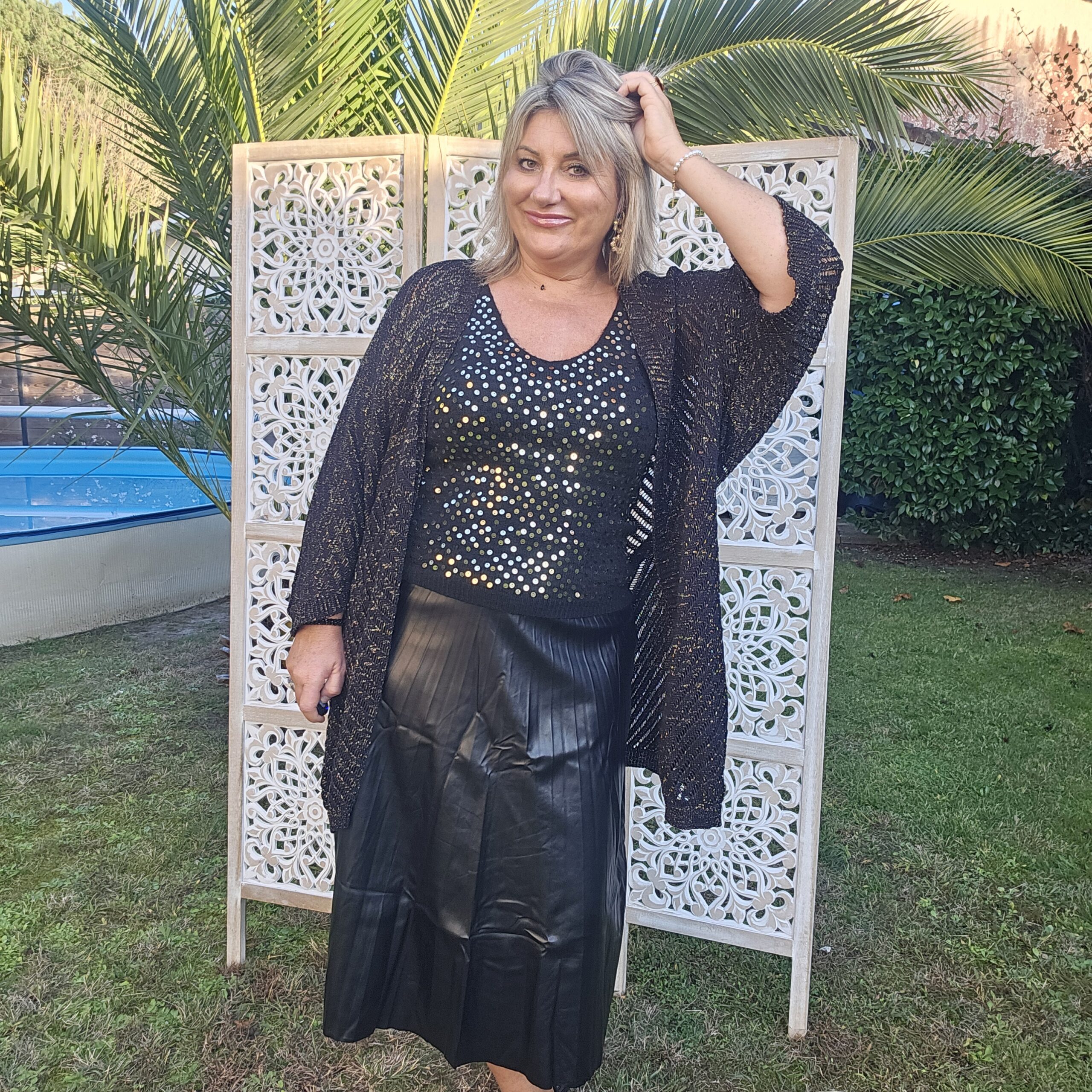 Jupe midi plissée en simili cuir noir – Image 8