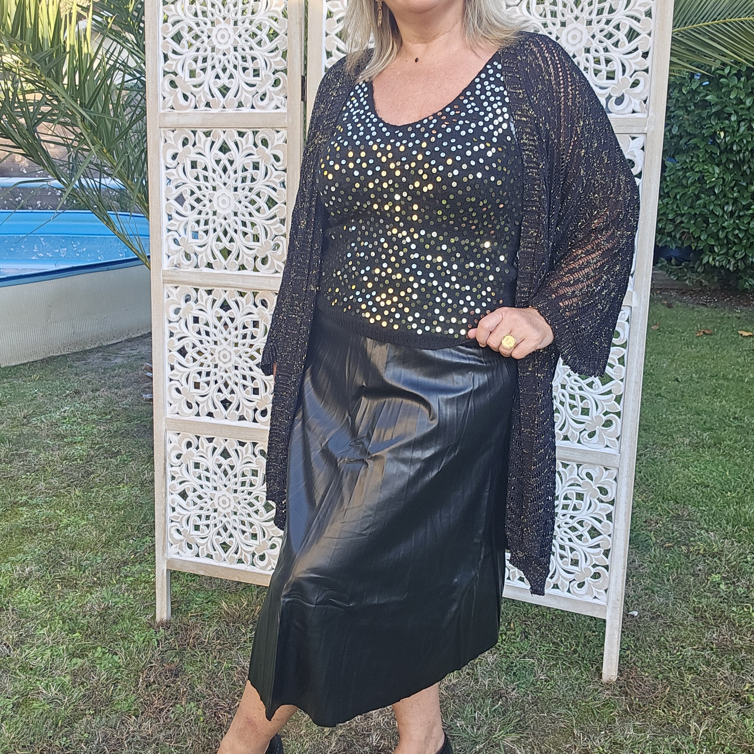 Jupe midi plissée en simili cuir noir – Image 9