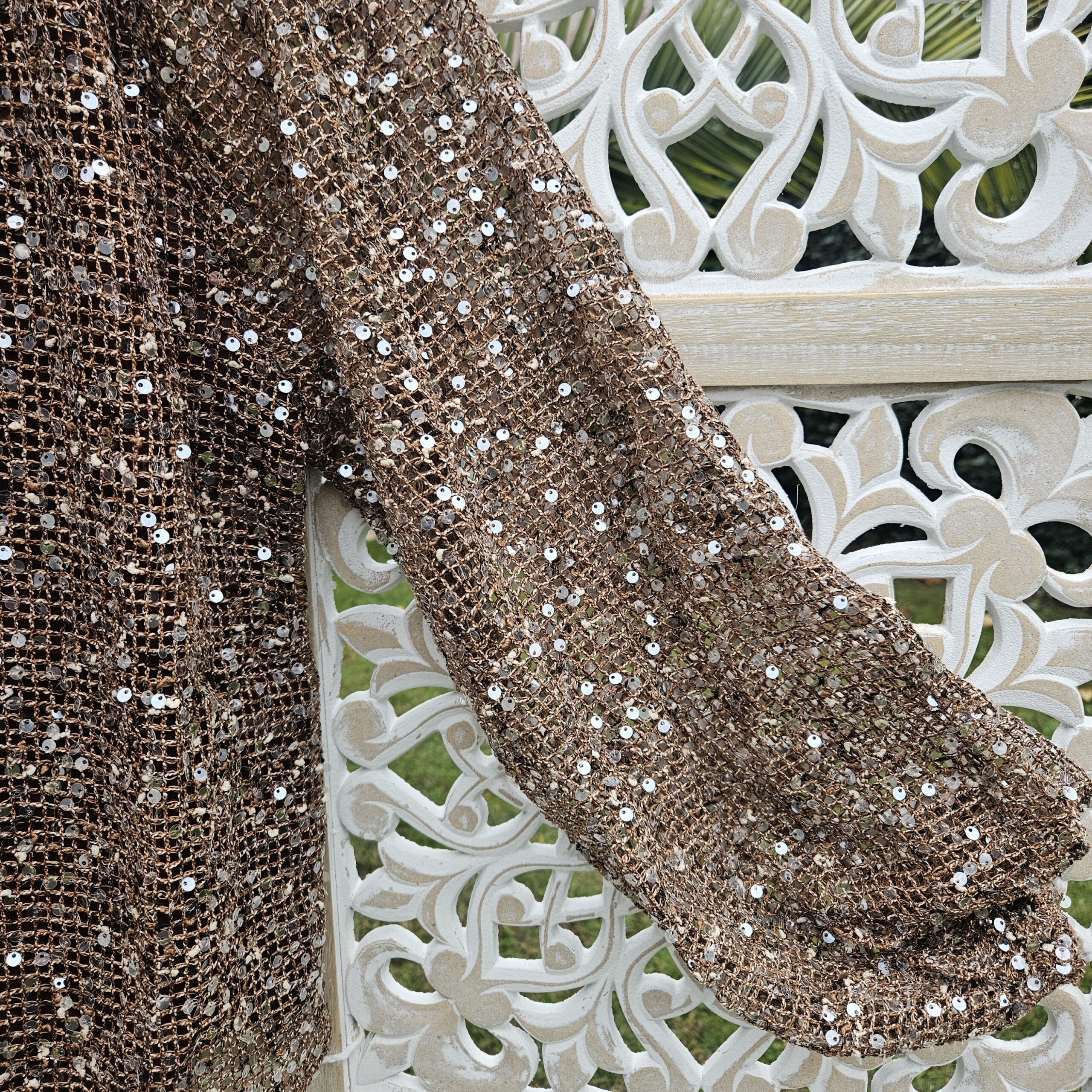 Blouse chocolat en filet et sequins – Image 24