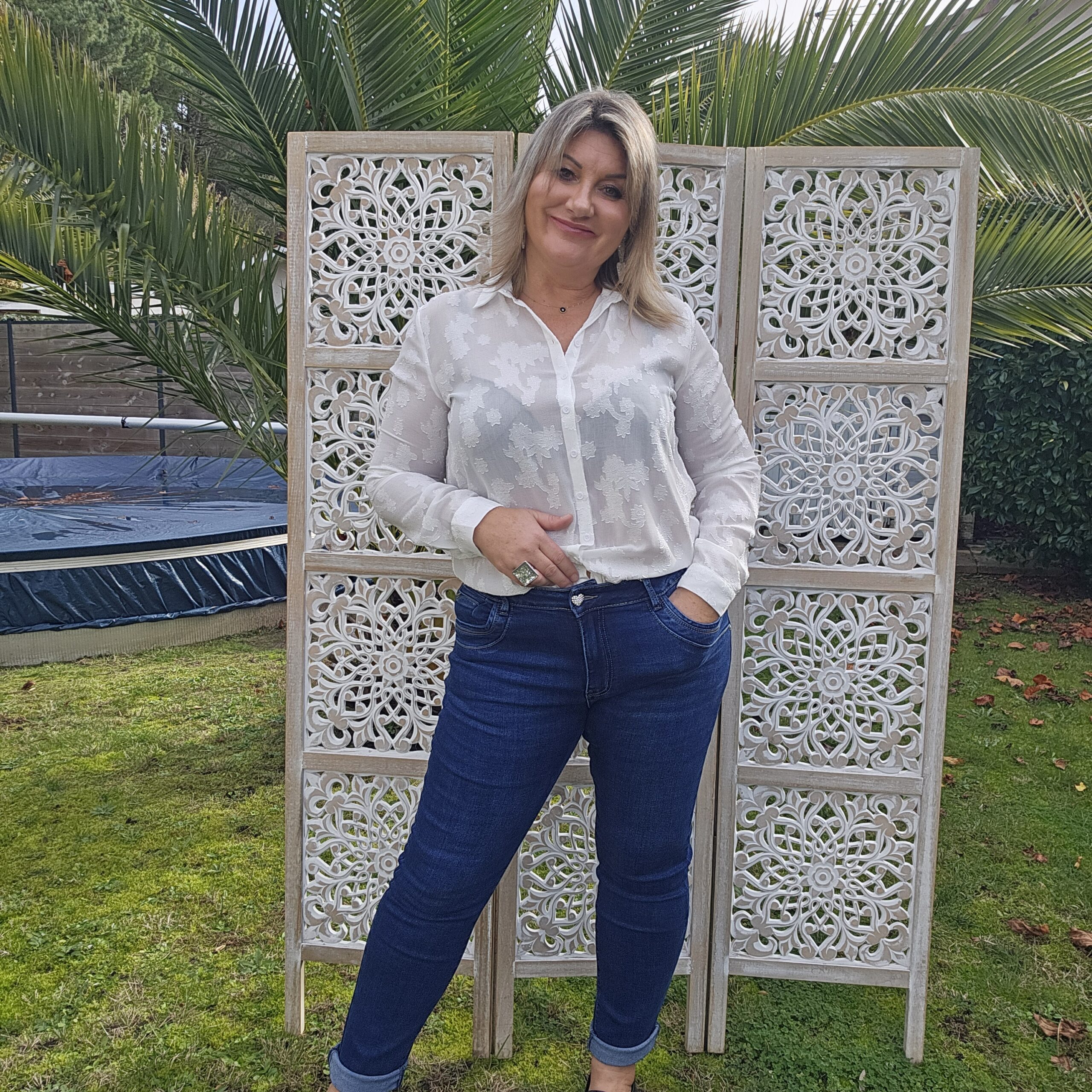 Jean's bleu foncé un bouton cœur brillant – Image 6