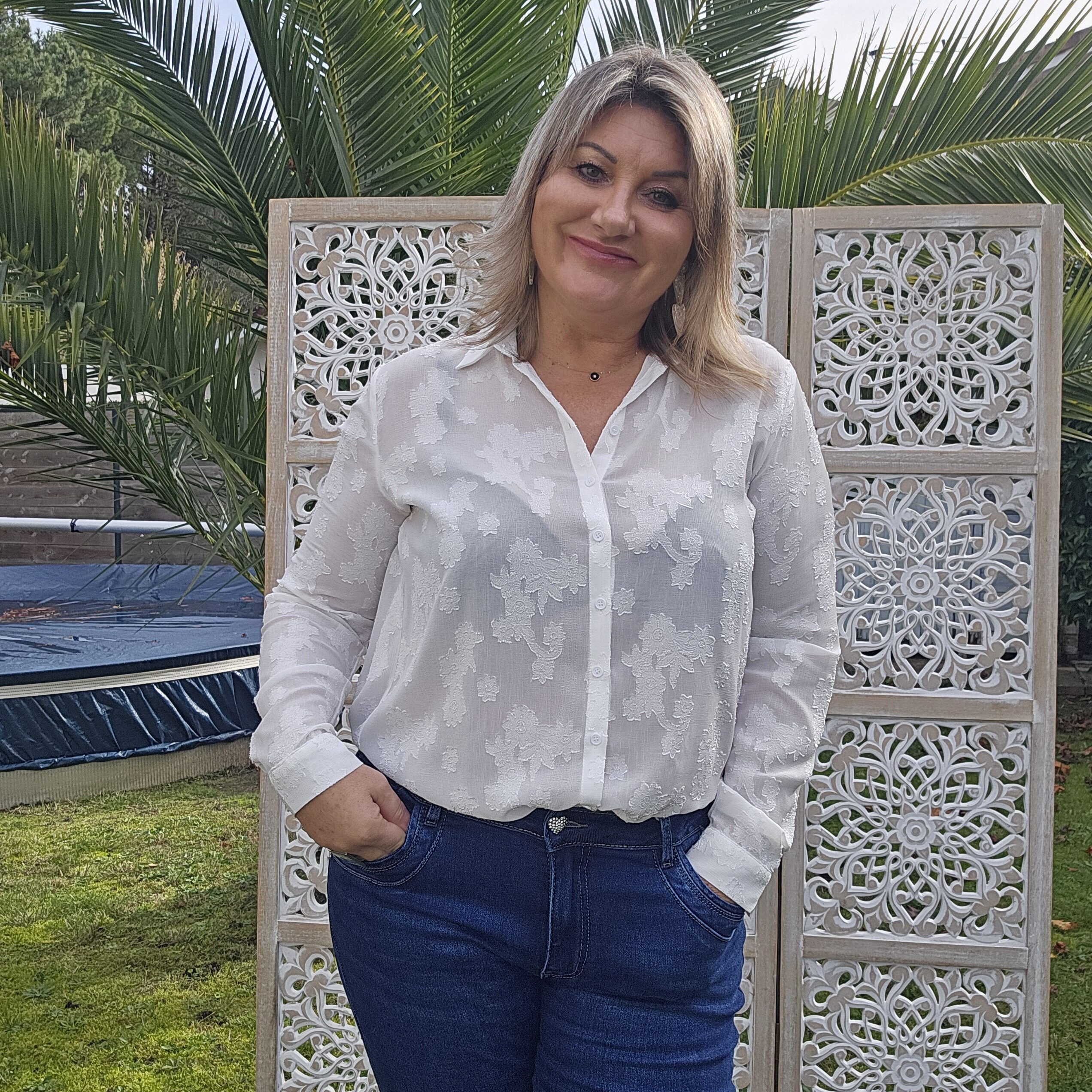 Chemisier avec fleurs brodées – Image 3