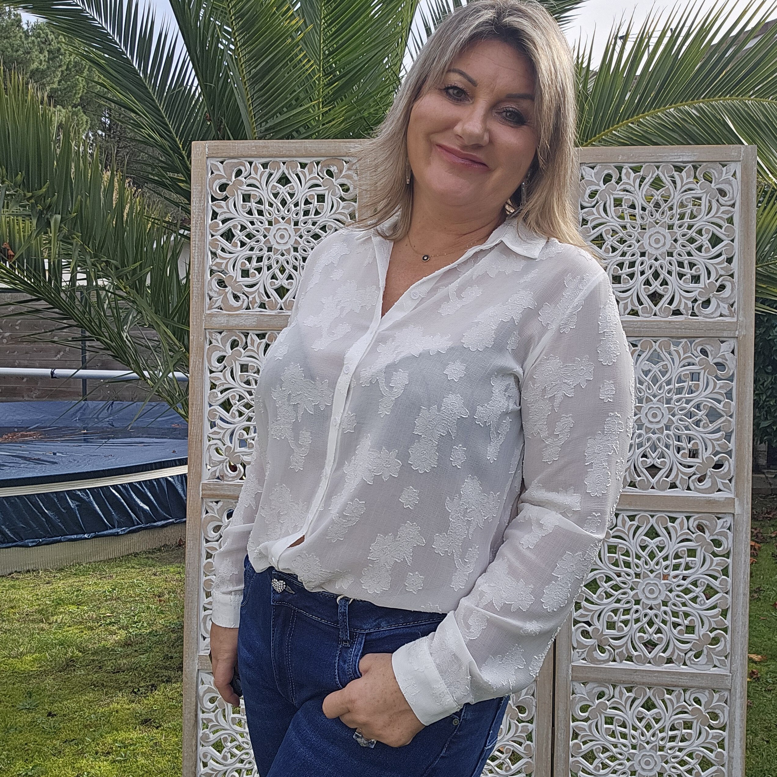 Chemisier avec fleurs brodées – Image 4