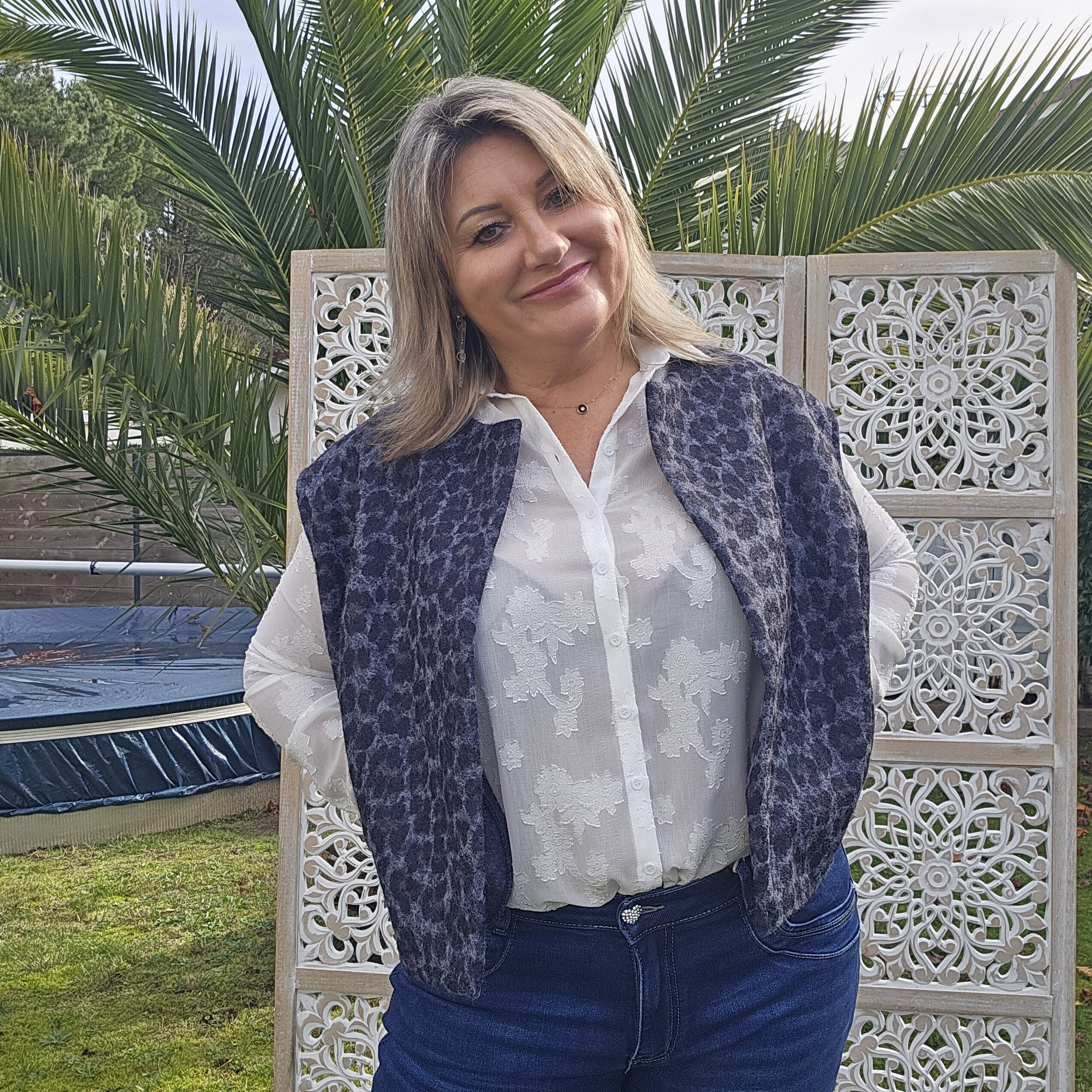 Chemisier avec fleurs brodées – Image 7