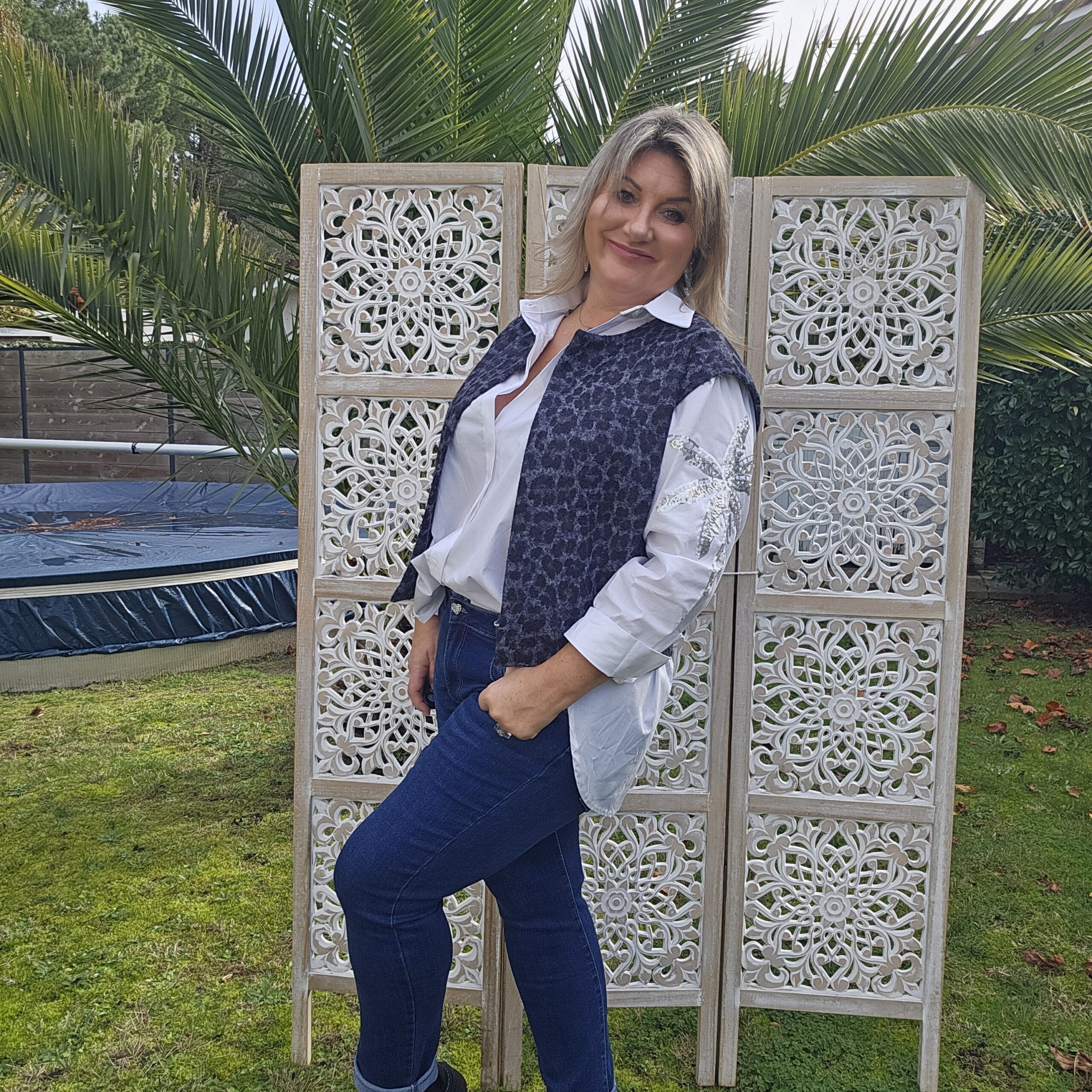 Jean's bleu foncé un bouton cœur brillant – Image 8