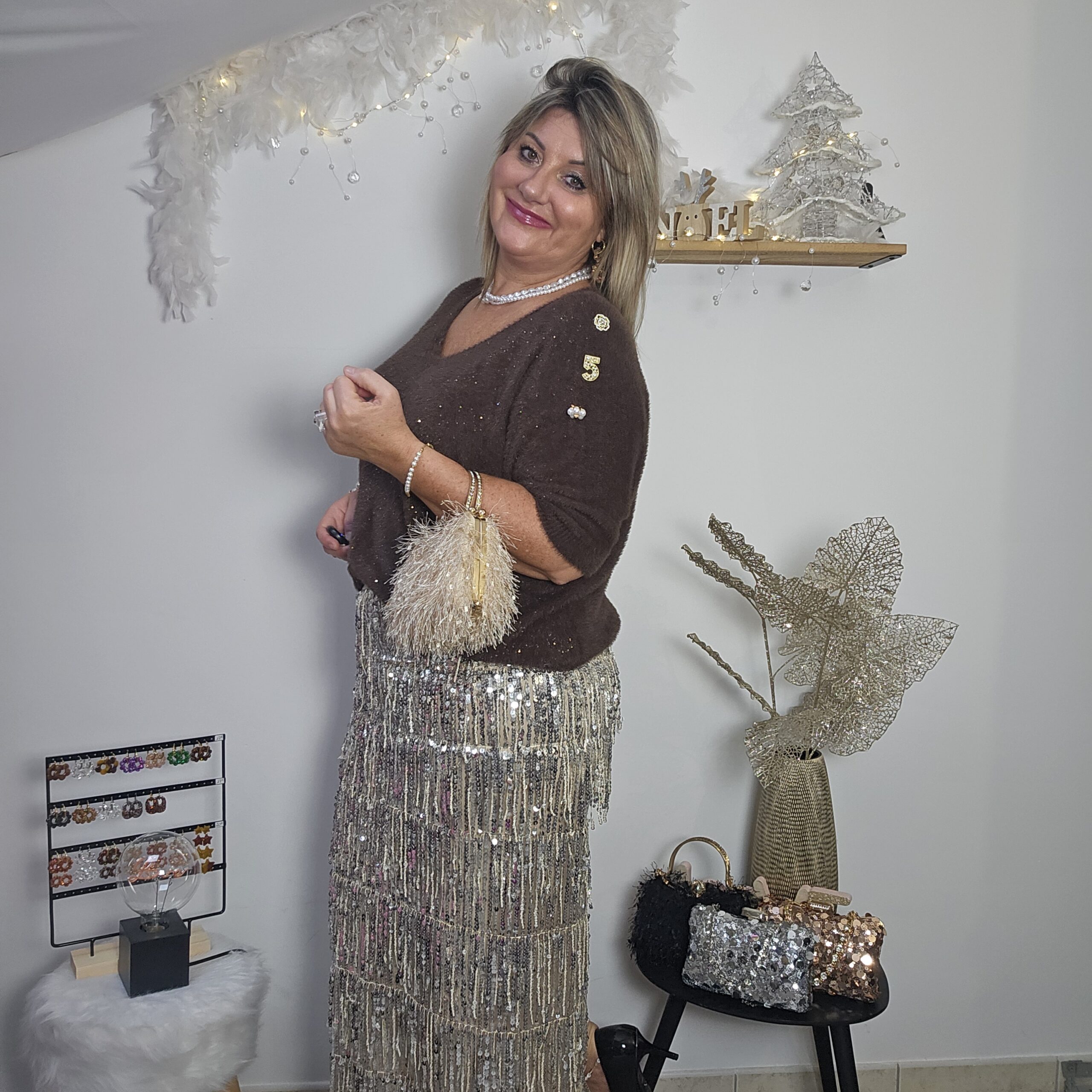 Jupe crayon en sequins dorés – Image 6