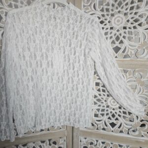 Mousseline blanche en dentelle