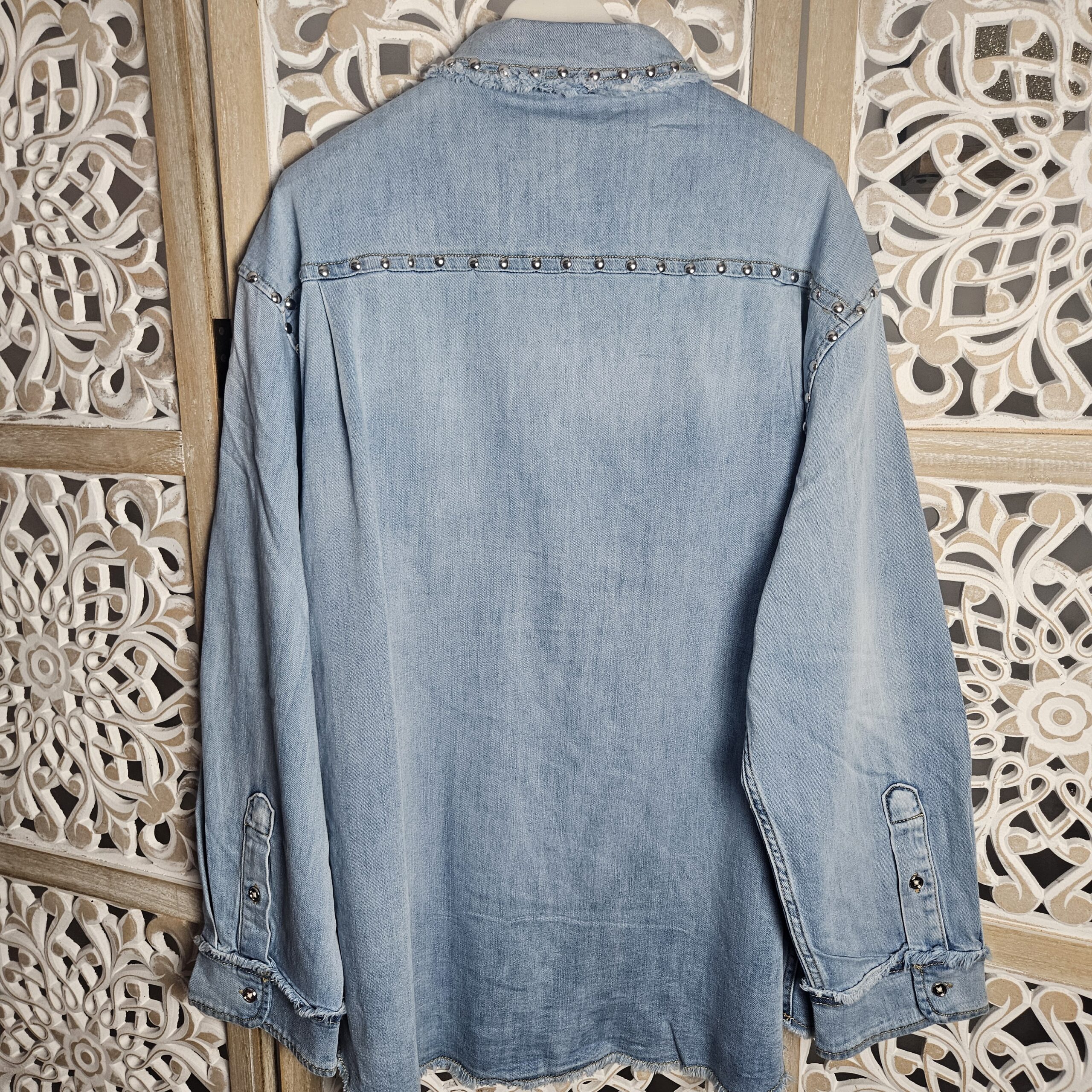 Chemise en Jean avec clous argentés – Image 14