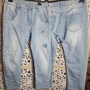 Jean clair troué avec clous argentés