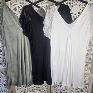 Top dentelle aux manches