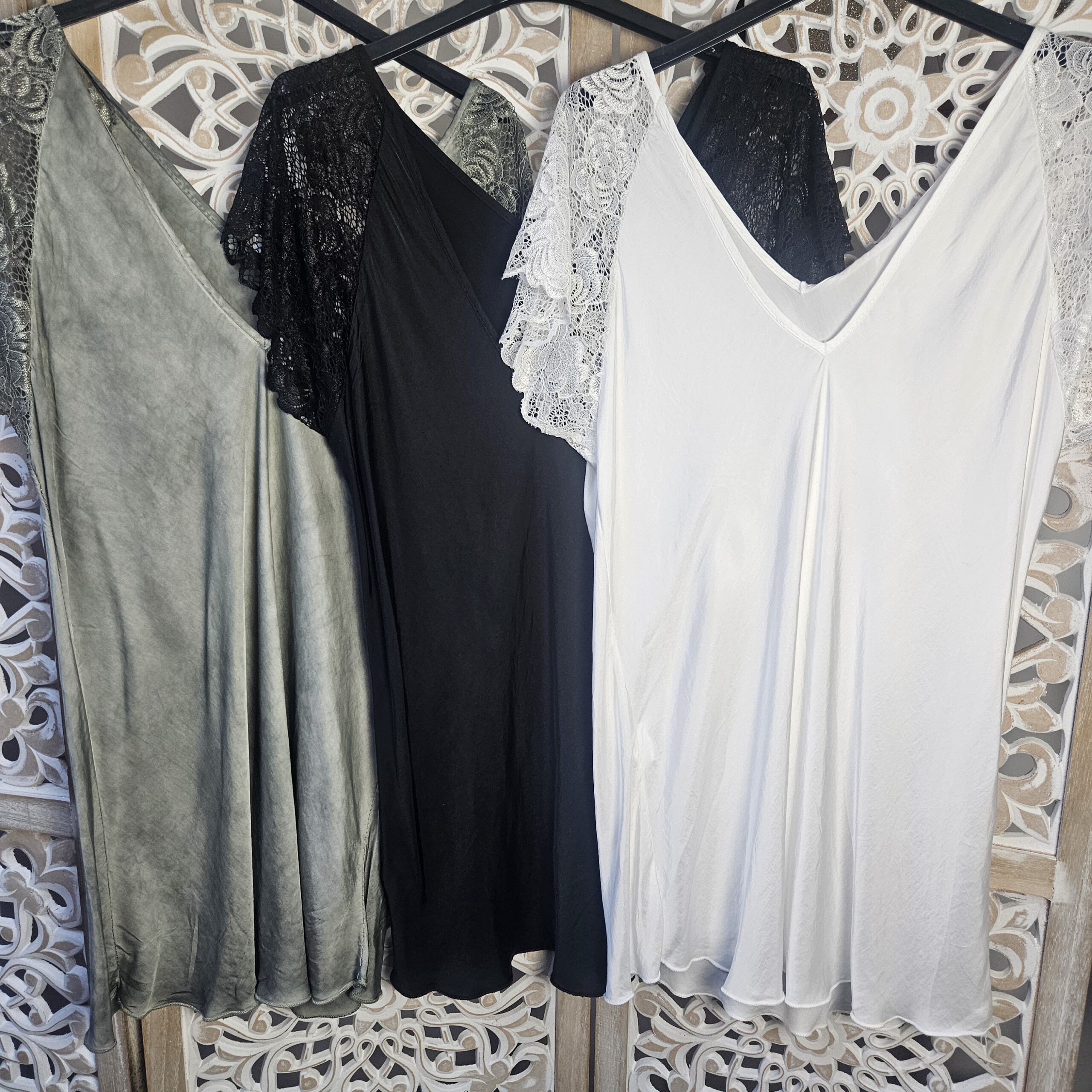 Top dentelle aux manches