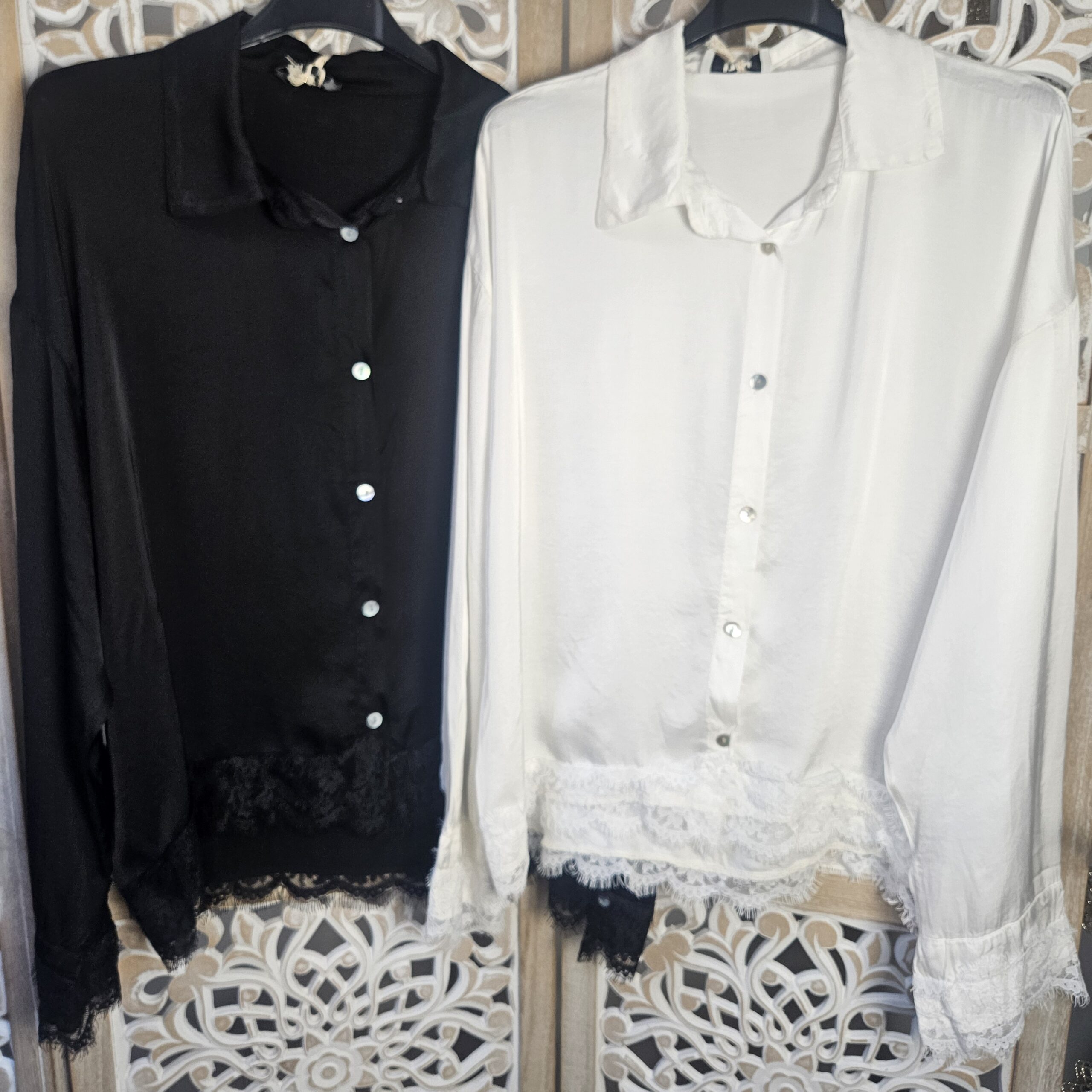 Chemise en satin et dentelle