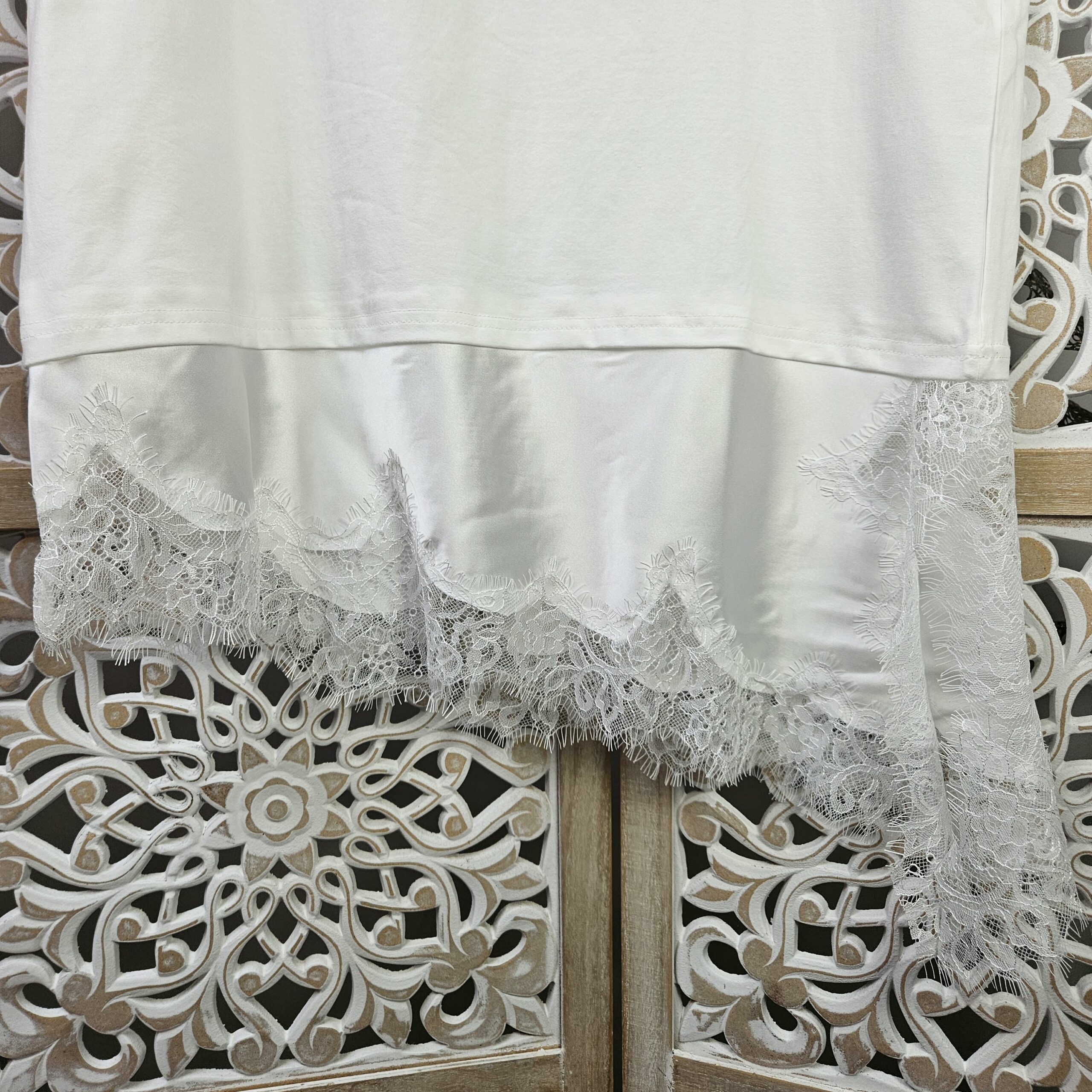 T shirt blanc oversize dentelle asymétrique – Image 5