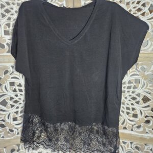 T shirt noir bas dentelle asymétrique