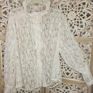 Chemise blanche en dentelle