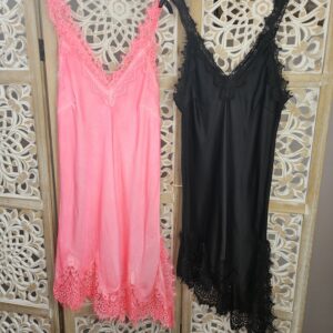 Robe/tunique asymétrique en dentelle