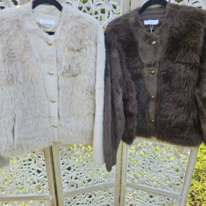 Veste courte en fausse fourrure