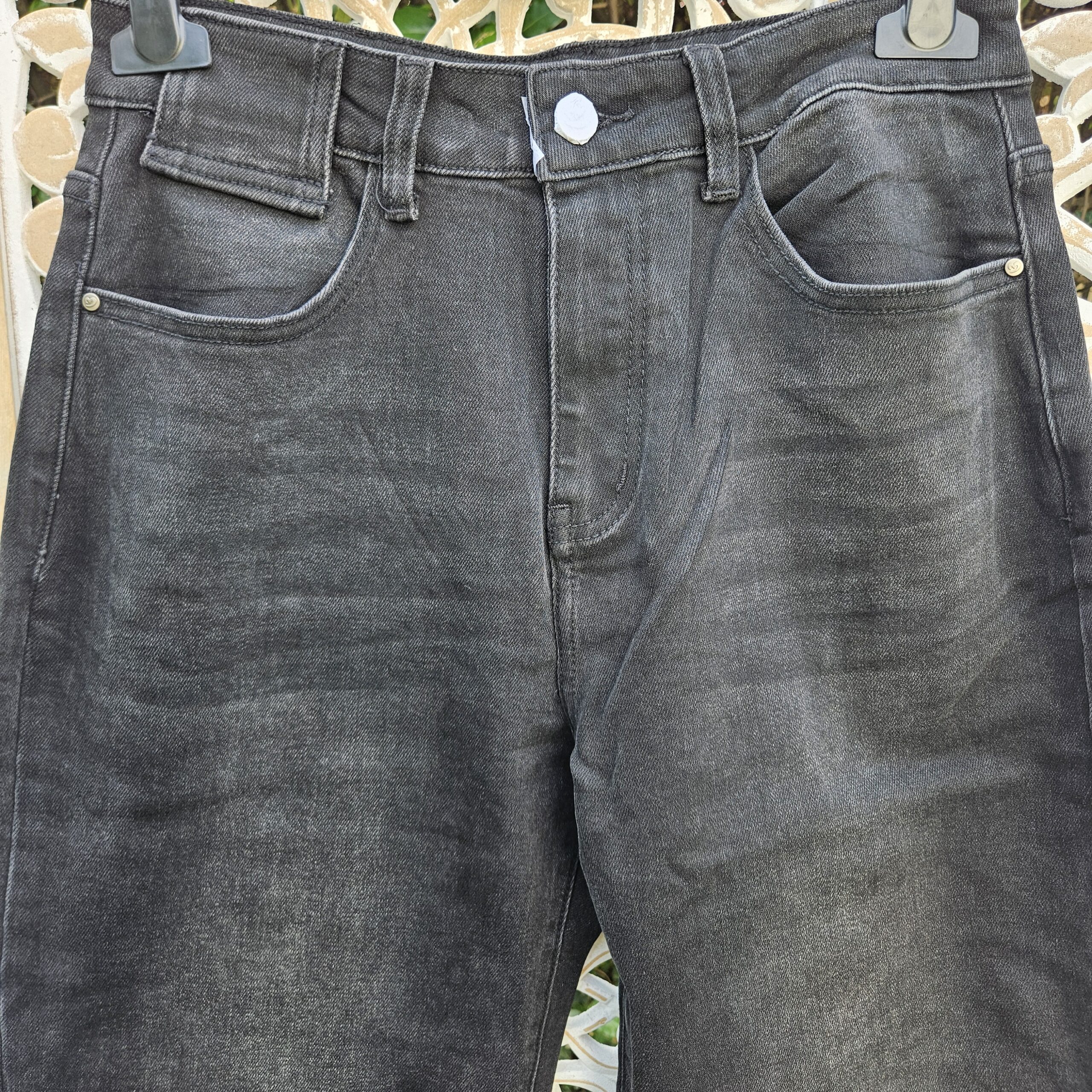 Jeans Mom noir délavé Pulpeuses – Image 2