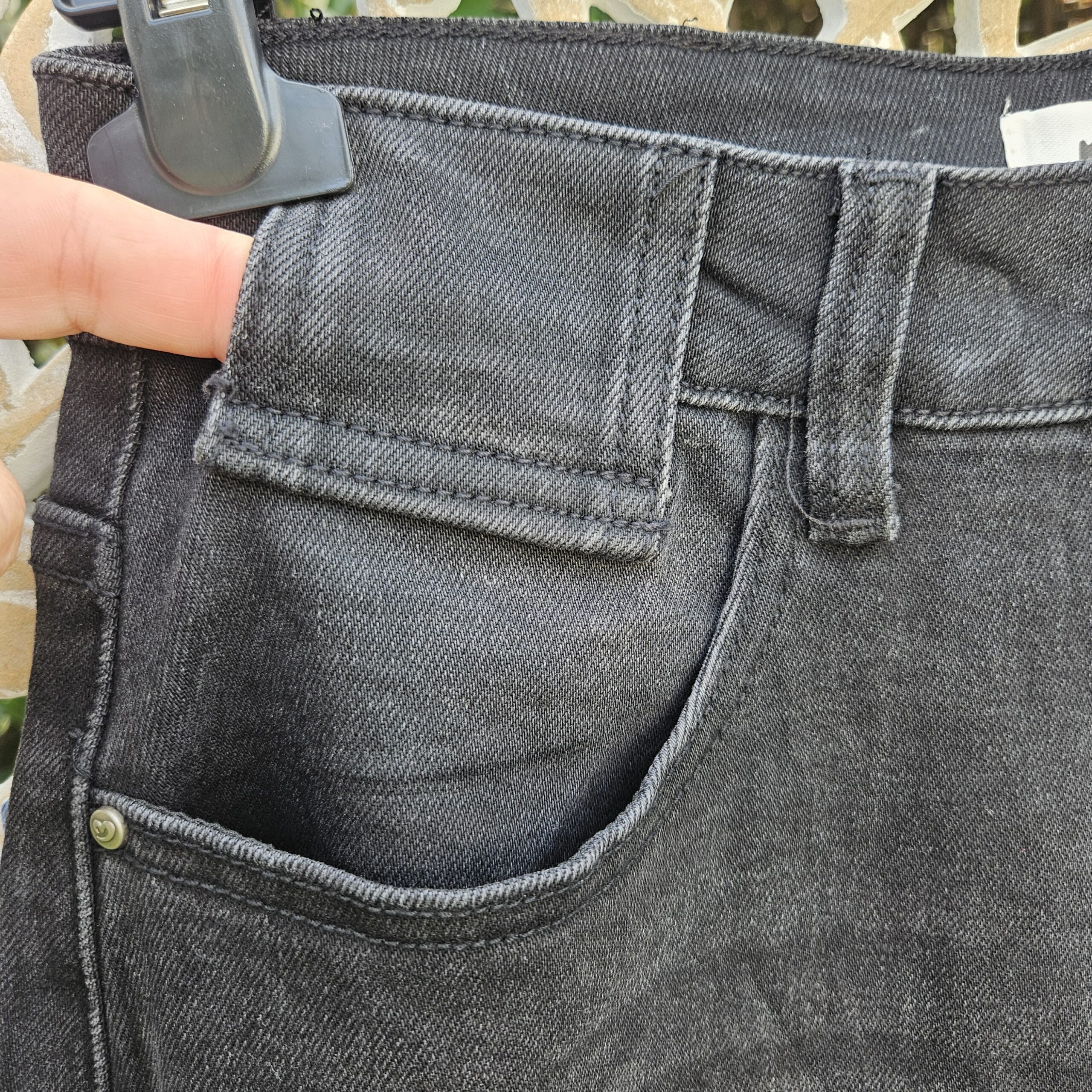 Jeans Mom noir délavé Pulpeuses – Image 3