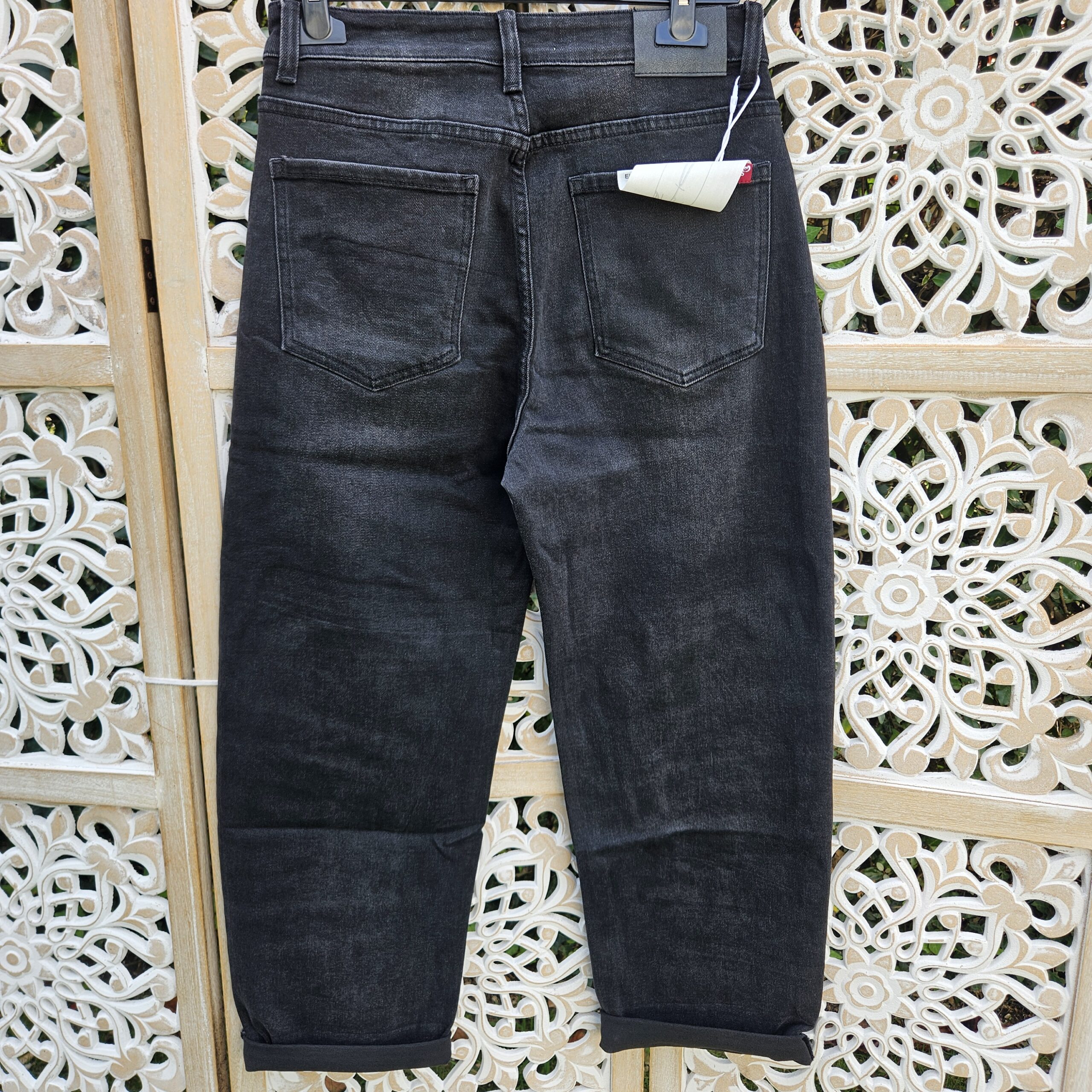 Jeans Mom noir délavé Pulpeuses – Image 6