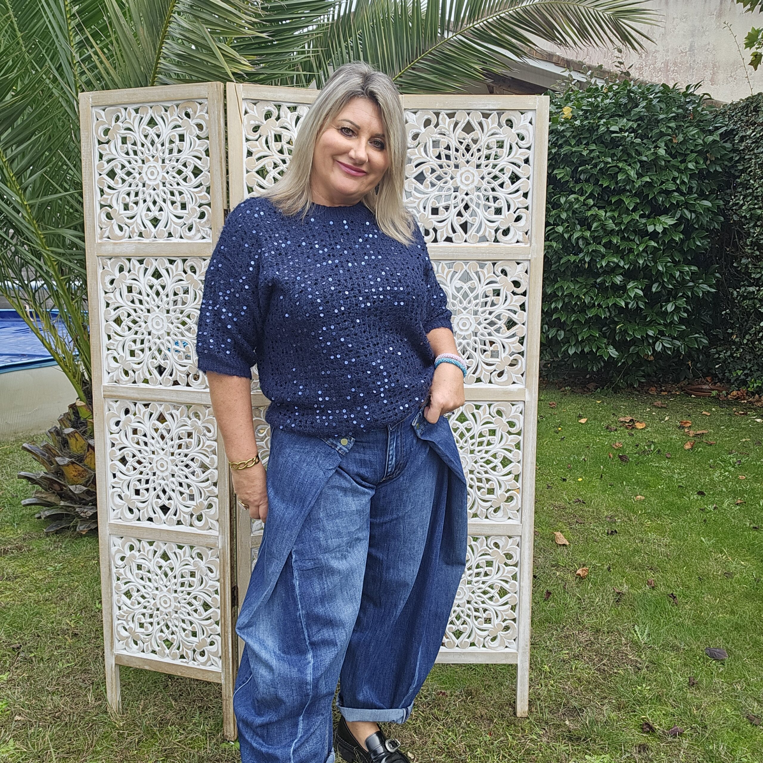 Jeans bleu drapé – Image 3