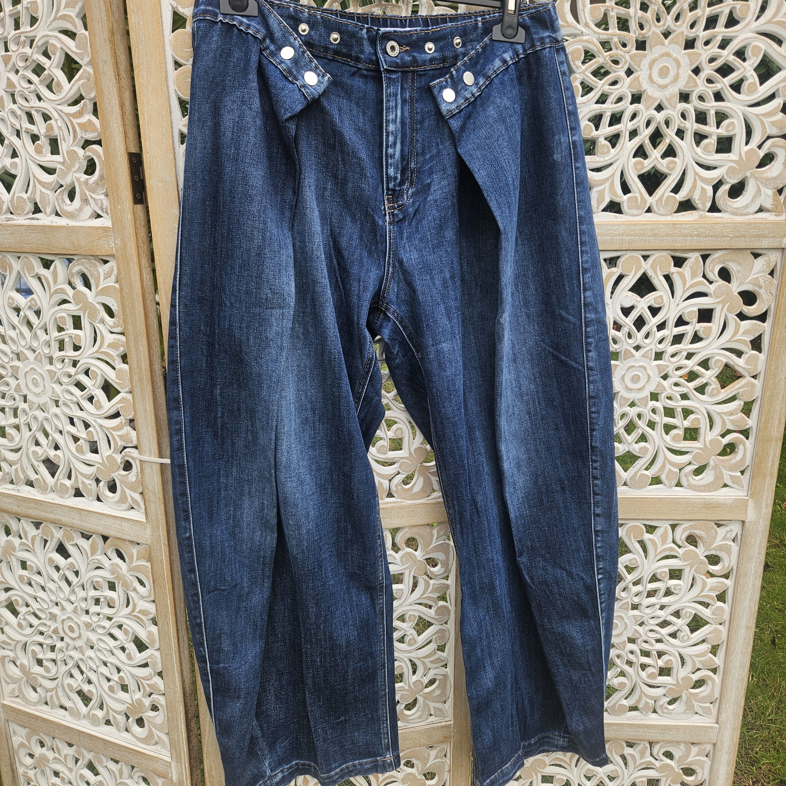 Jeans bleu drapé